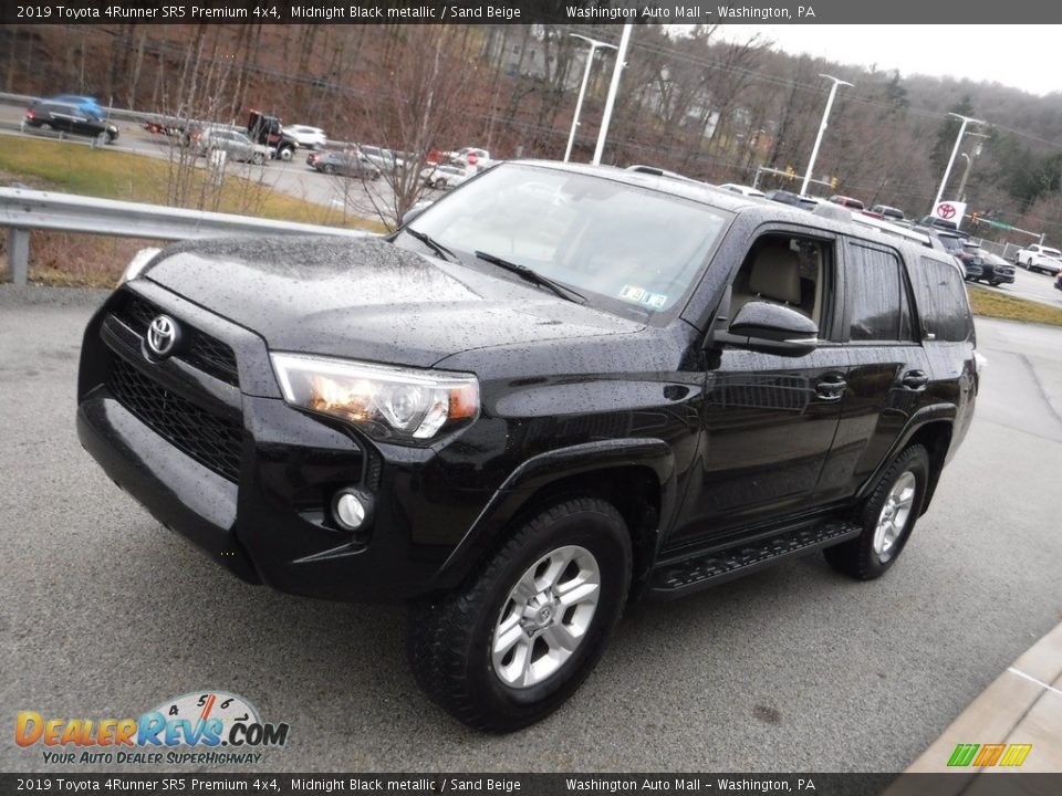 2019 Toyota 4Runner SR5 Premium 4x4 Midnight Black metallic / Sand Beige Photo #16