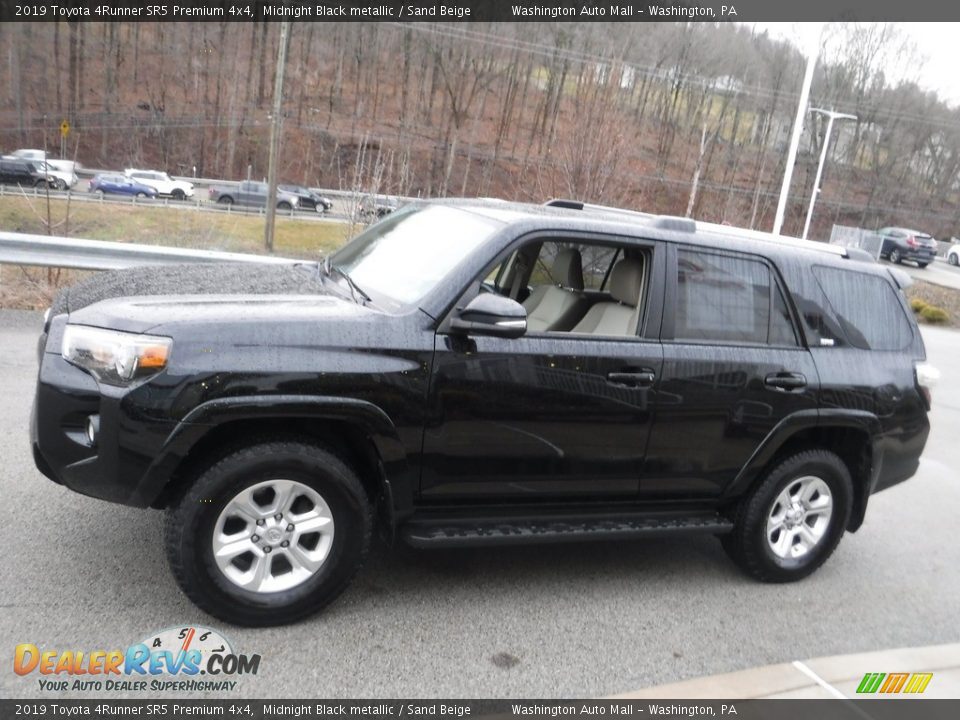 2019 Toyota 4Runner SR5 Premium 4x4 Midnight Black metallic / Sand Beige Photo #17