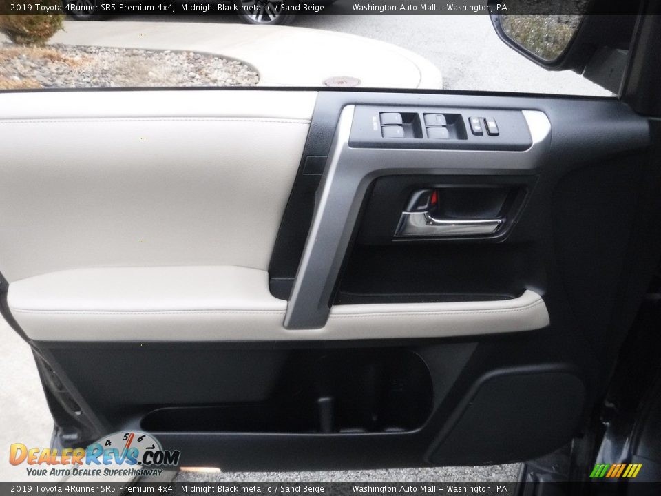 2019 Toyota 4Runner SR5 Premium 4x4 Midnight Black metallic / Sand Beige Photo #25