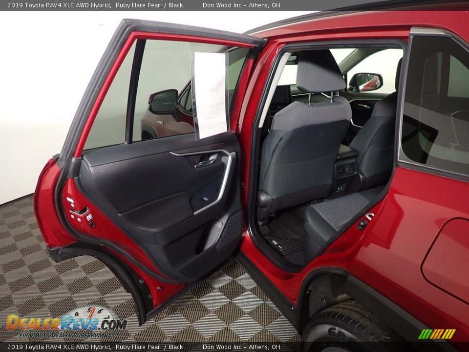 2019 Toyota RAV4 XLE AWD Hybrid Ruby Flare Pearl / Black Photo #30