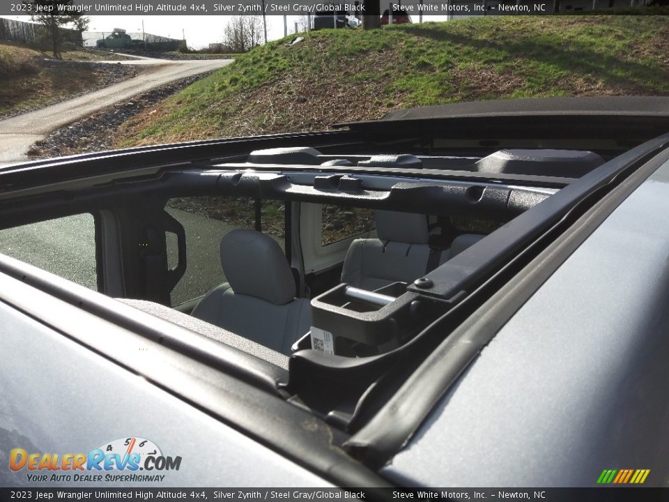 Sunroof of 2023 Jeep Wrangler Unlimited High Altitude 4x4 Photo #33