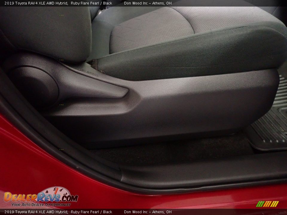 2019 Toyota RAV4 XLE AWD Hybrid Ruby Flare Pearl / Black Photo #36
