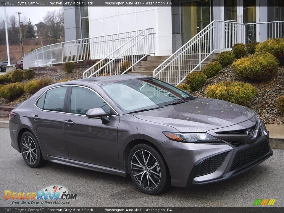 Front 3/4 View of 2021 Toyota Camry SE Photo #1