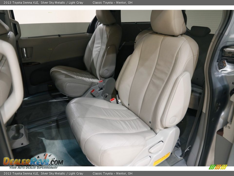 2013 Toyota Sienna XLE Silver Sky Metallic / Light Gray Photo #18