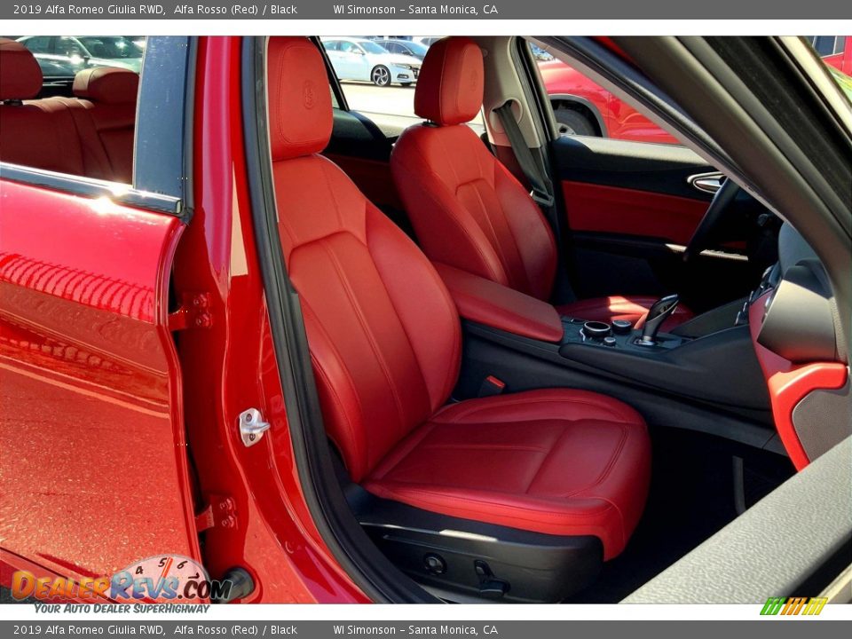 Front Seat of 2019 Alfa Romeo Giulia RWD Photo #8