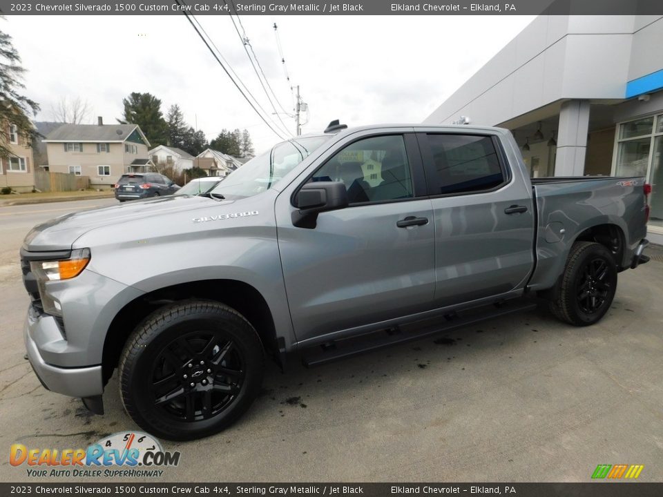 2023 Chevrolet Silverado 1500 Custom Crew Cab 4x4 Sterling Gray Metallic / Jet Black Photo #2