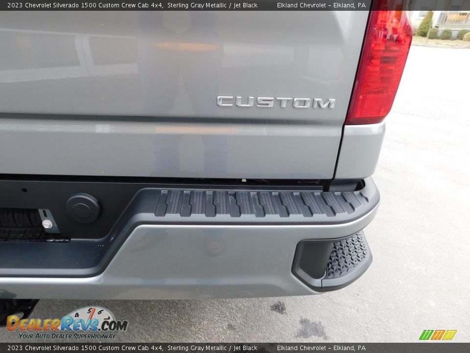 2023 Chevrolet Silverado 1500 Custom Crew Cab 4x4 Sterling Gray Metallic / Jet Black Photo #17