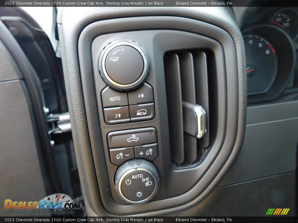 2023 Chevrolet Silverado 1500 Custom Crew Cab 4x4 Sterling Gray Metallic / Jet Black Photo #28