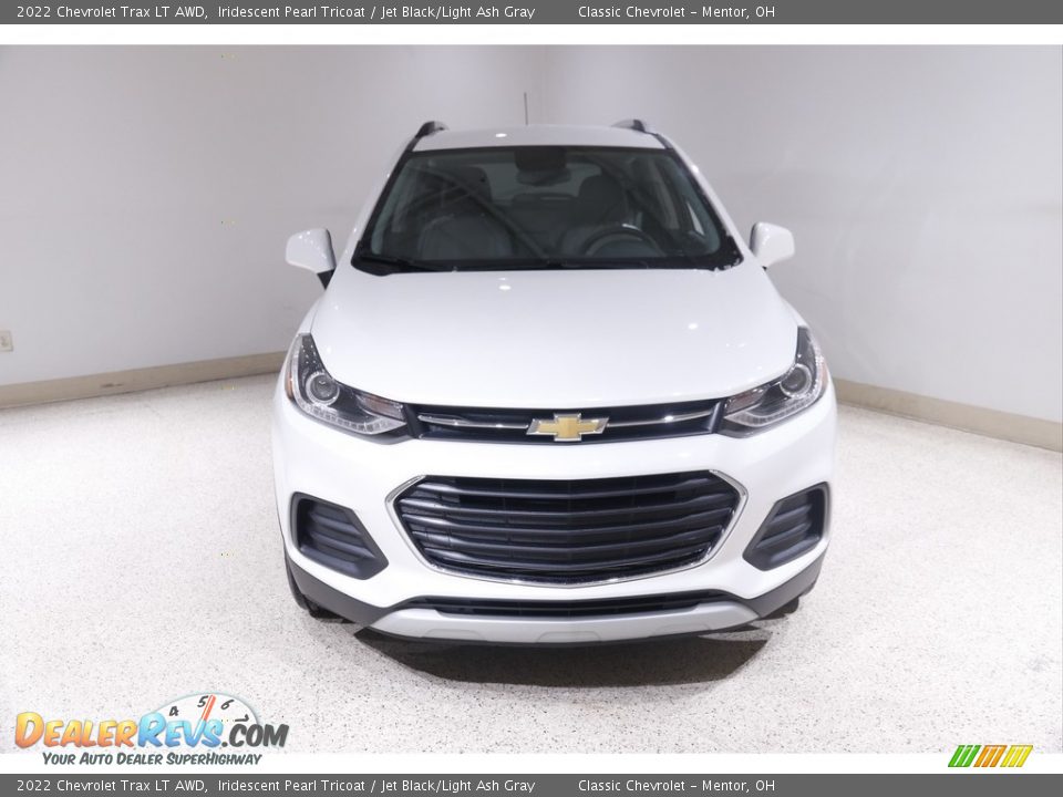 2022 Chevrolet Trax LT AWD Iridescent Pearl Tricoat / Jet Black/Light Ash Gray Photo #2