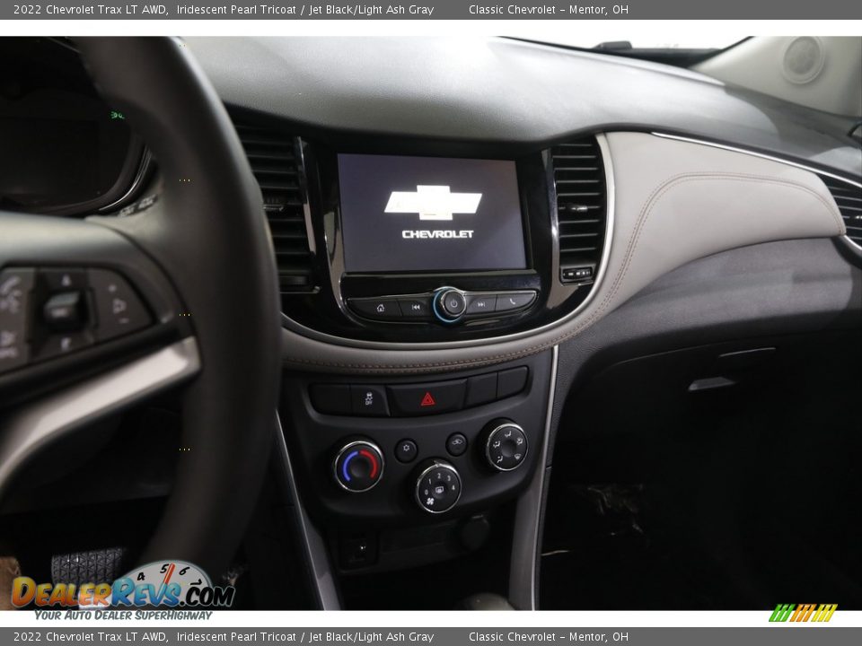 2022 Chevrolet Trax LT AWD Iridescent Pearl Tricoat / Jet Black/Light Ash Gray Photo #9