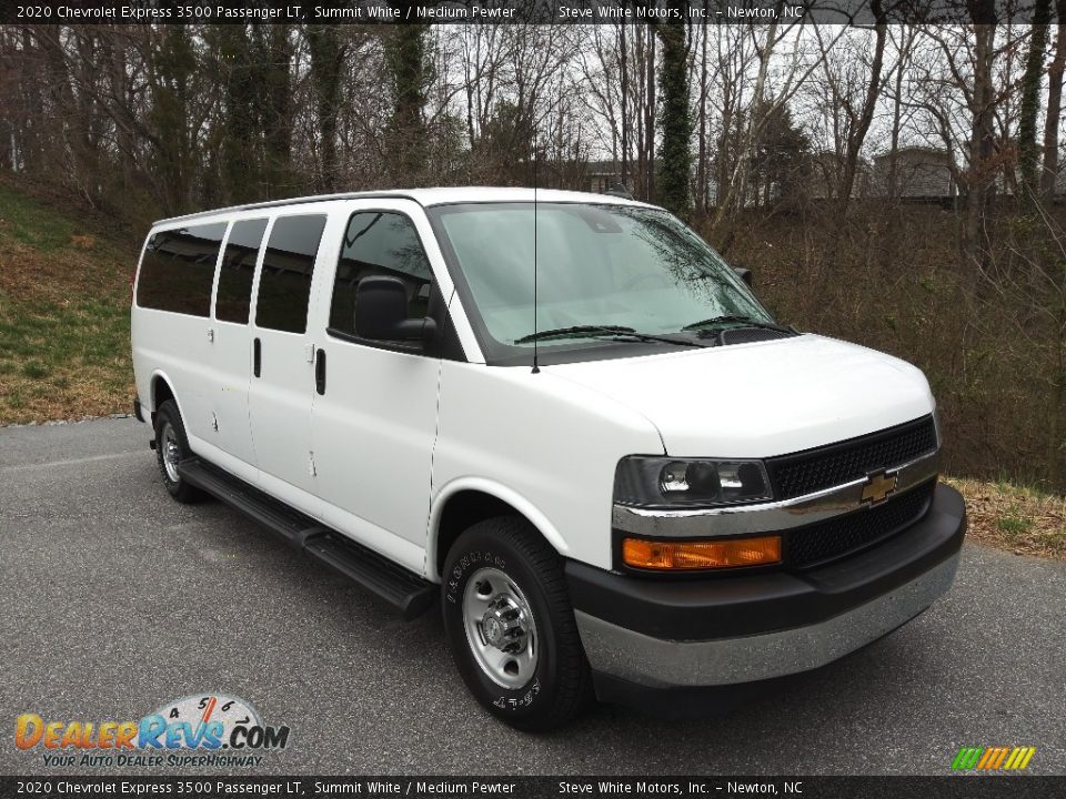 Front 3/4 View of 2020 Chevrolet Express 3500 Passenger LT Photo #4