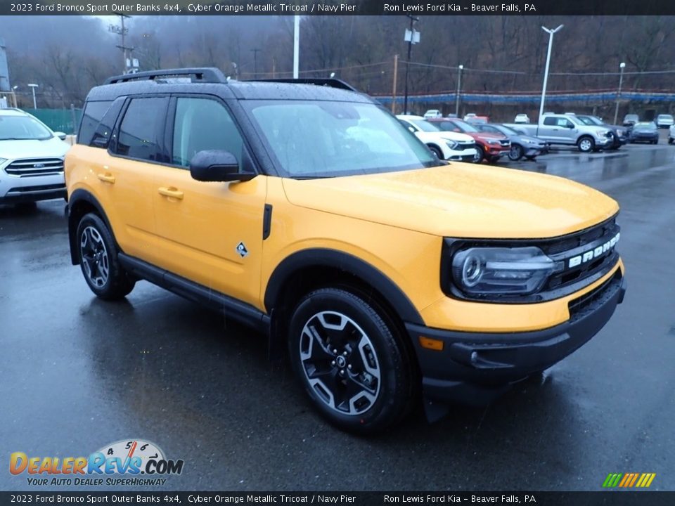 Front 3/4 View of 2023 Ford Bronco Sport Outer Banks 4x4 Photo #2