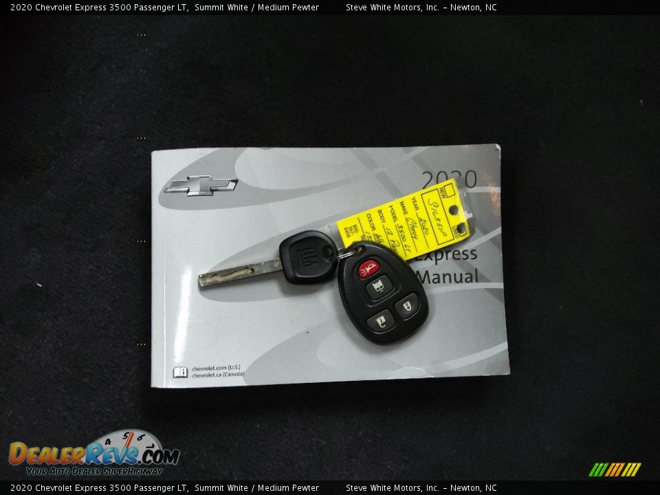 Keys of 2020 Chevrolet Express 3500 Passenger LT Photo #24