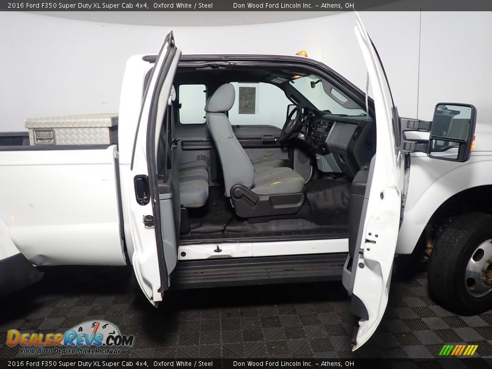 2016 Ford F350 Super Duty XL Super Cab 4x4 Oxford White / Steel Photo #25