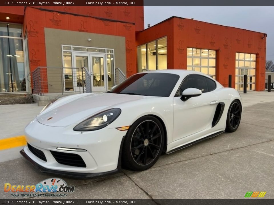 Front 3/4 View of 2017 Porsche 718 Cayman  Photo #1