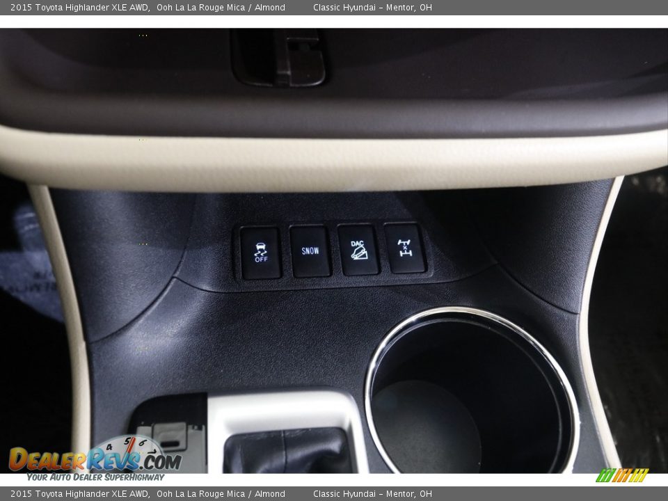 2015 Toyota Highlander XLE AWD Ooh La La Rouge Mica / Almond Photo #16