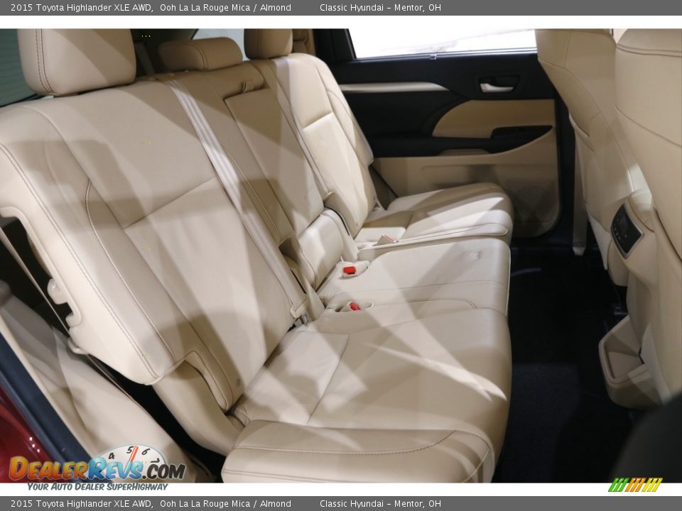 2015 Toyota Highlander XLE AWD Ooh La La Rouge Mica / Almond Photo #18