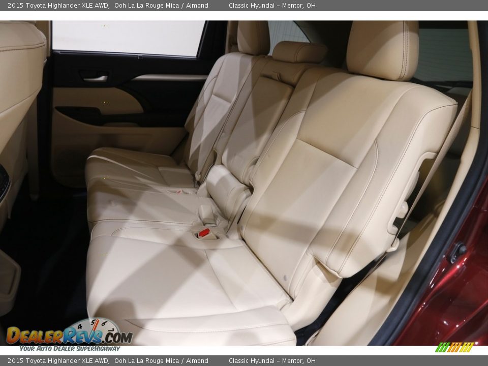 2015 Toyota Highlander XLE AWD Ooh La La Rouge Mica / Almond Photo #19