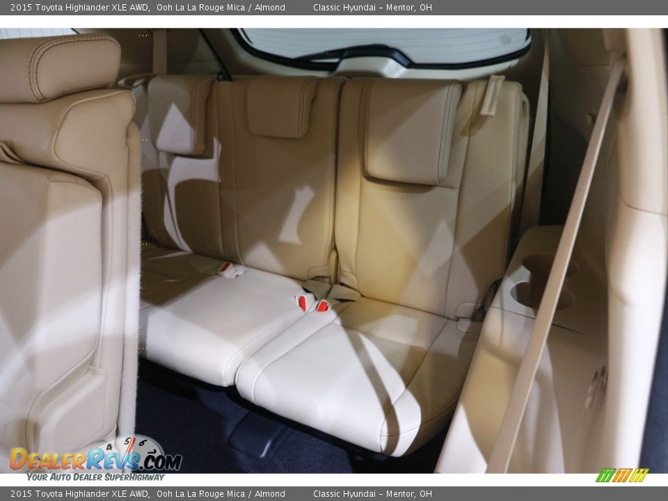 2015 Toyota Highlander XLE AWD Ooh La La Rouge Mica / Almond Photo #20