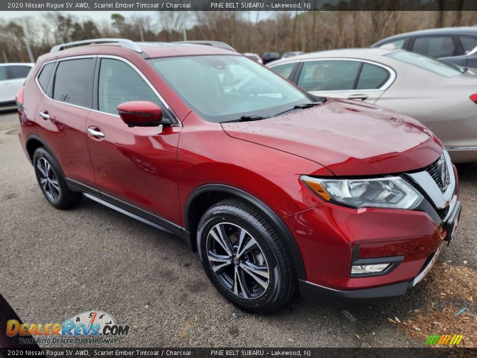 Front 3/4 View of 2020 Nissan Rogue SV AWD Photo #2