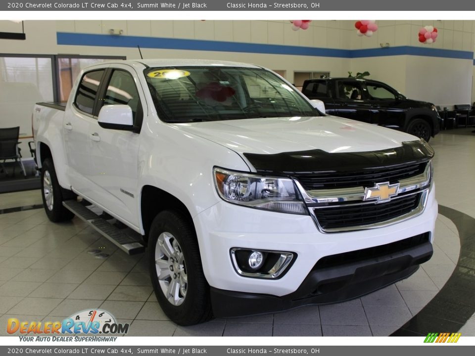 Front 3/4 View of 2020 Chevrolet Colorado LT Crew Cab 4x4 Photo #4