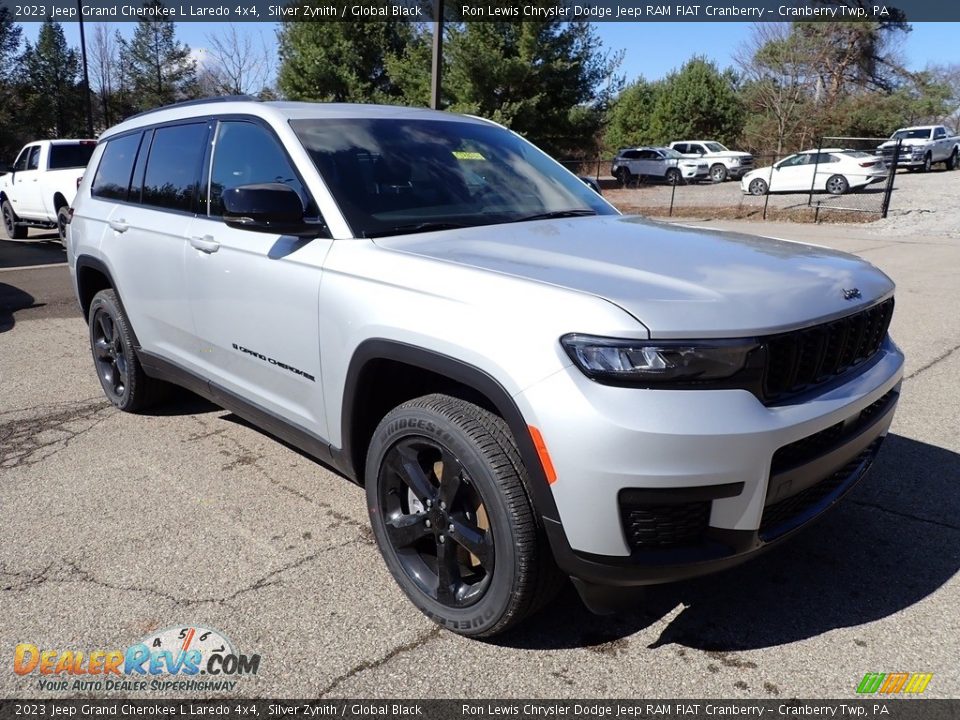 Front 3/4 View of 2023 Jeep Grand Cherokee L Laredo 4x4 Photo #7