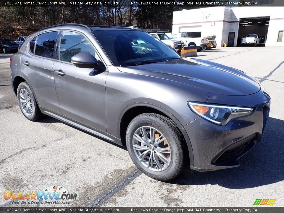 Front 3/4 View of 2023 Alfa Romeo Stelvio Sprint AWD Photo #7