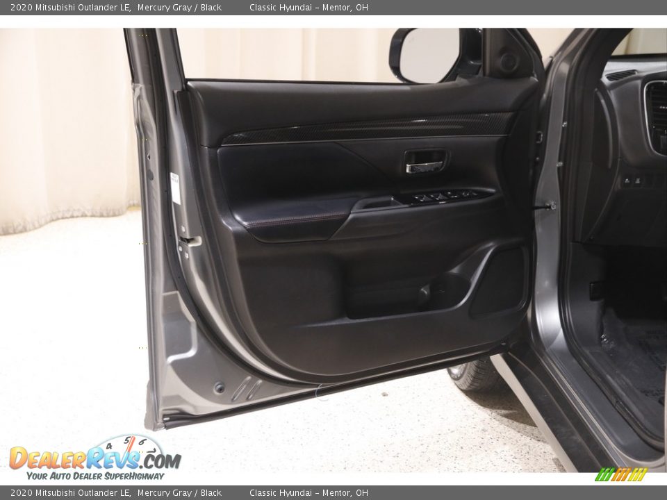 2020 Mitsubishi Outlander LE Mercury Gray / Black Photo #4