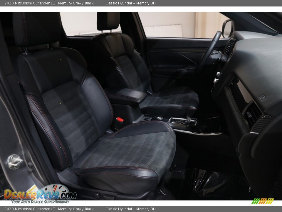 2020 Mitsubishi Outlander LE Mercury Gray / Black Photo #17