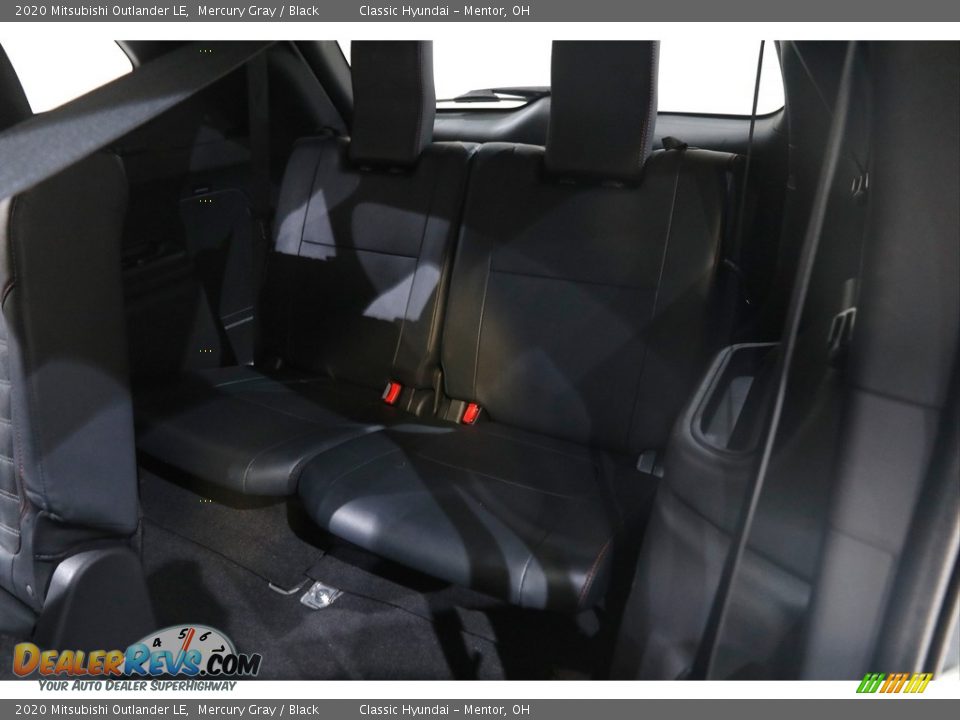 2020 Mitsubishi Outlander LE Mercury Gray / Black Photo #20
