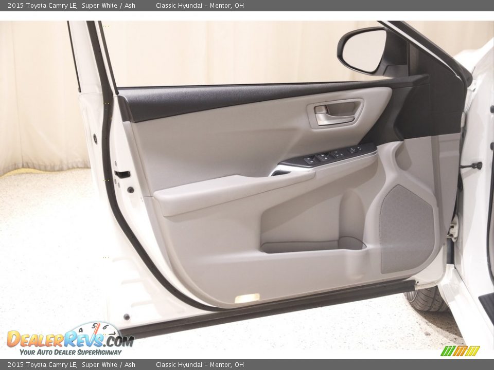 2015 Toyota Camry LE Super White / Ash Photo #4