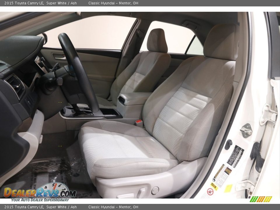 2015 Toyota Camry LE Super White / Ash Photo #5