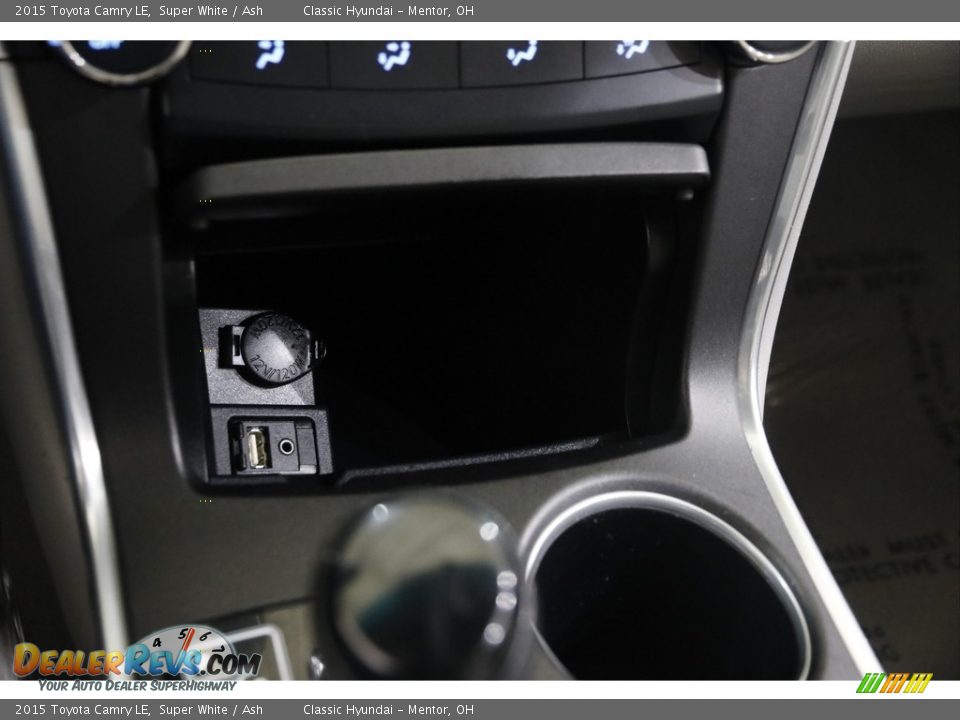 2015 Toyota Camry LE Super White / Ash Photo #14