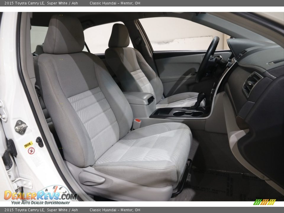 2015 Toyota Camry LE Super White / Ash Photo #15
