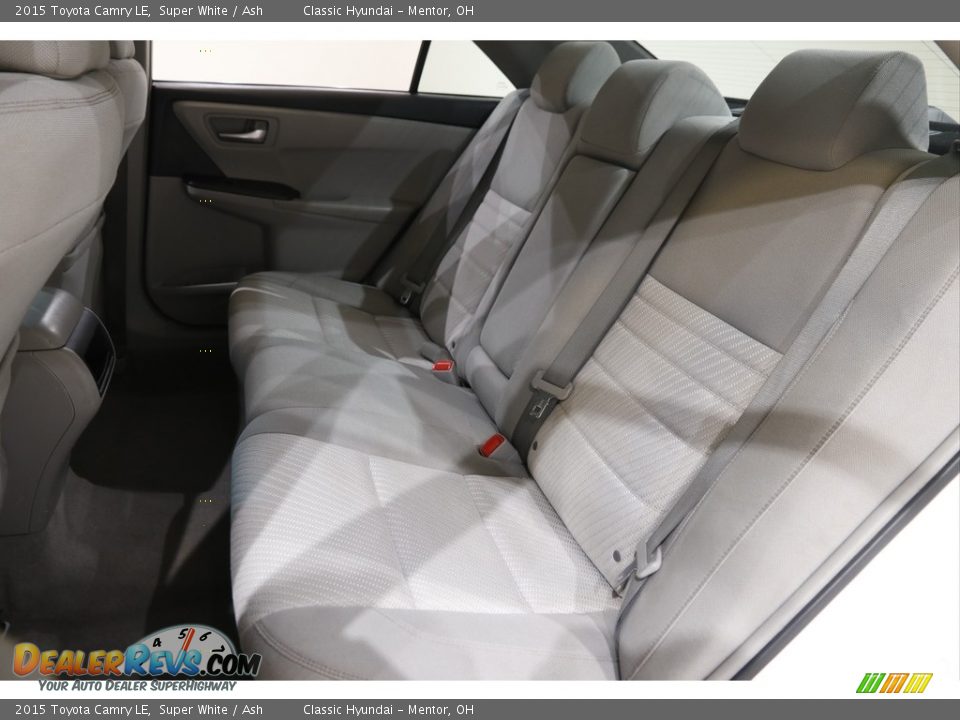 2015 Toyota Camry LE Super White / Ash Photo #17
