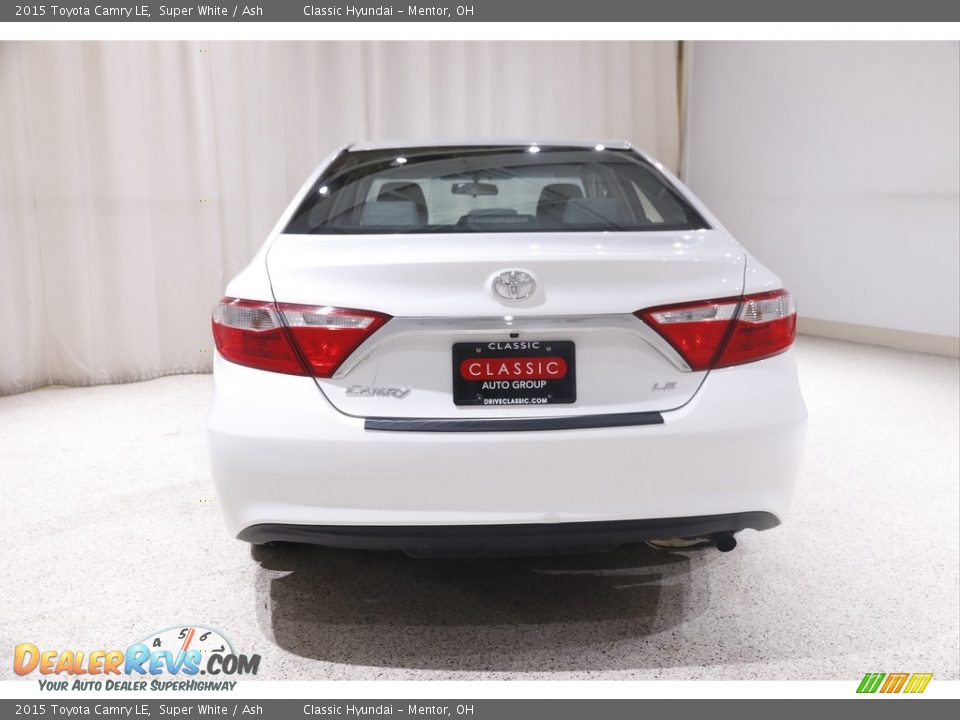 2015 Toyota Camry LE Super White / Ash Photo #18