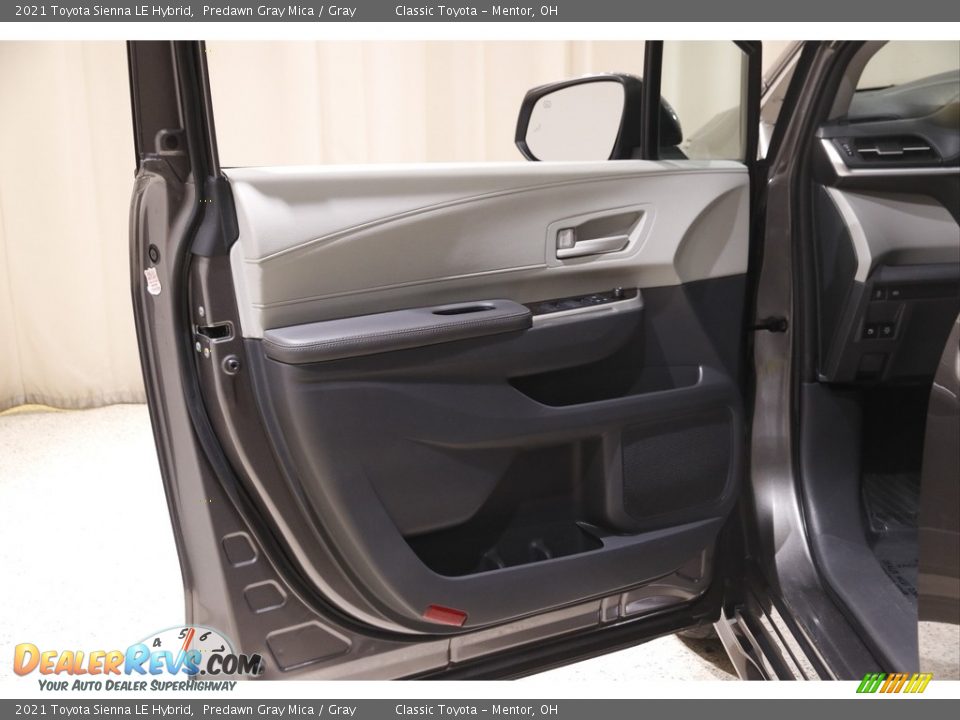 Door Panel of 2021 Toyota Sienna LE Hybrid Photo #4