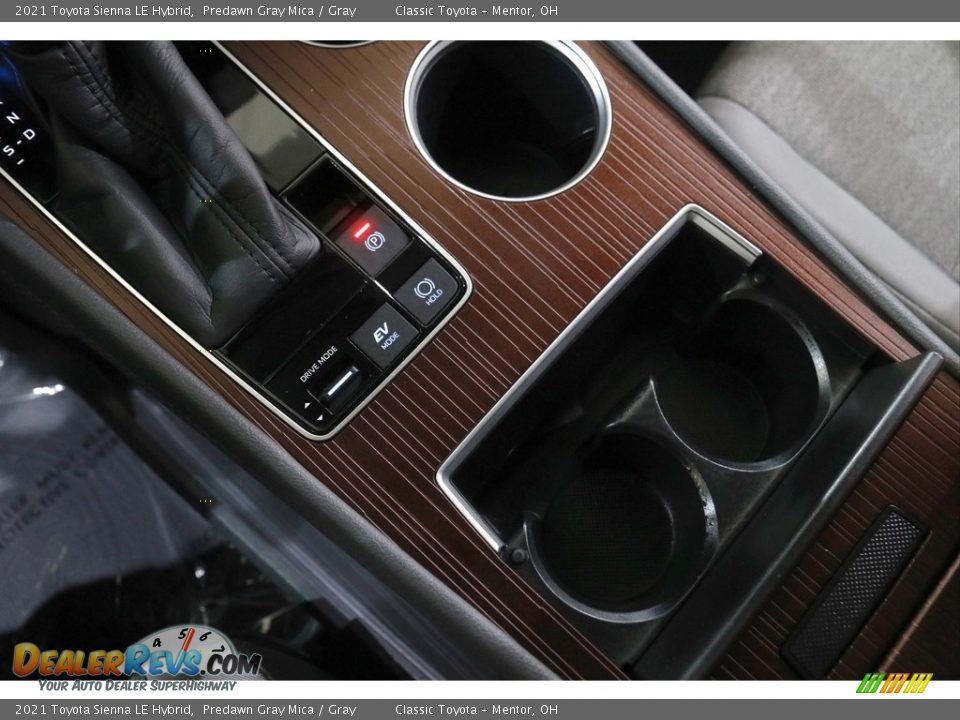 Controls of 2021 Toyota Sienna LE Hybrid Photo #15