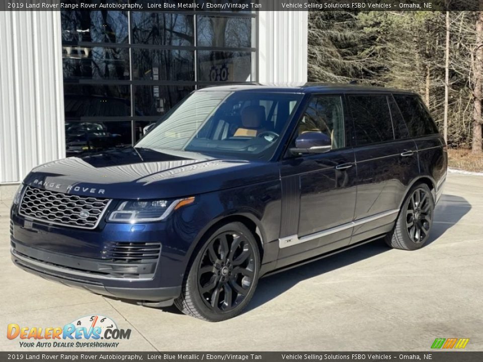 Front 3/4 View of 2019 Land Rover Range Rover Autobiography Photo #3