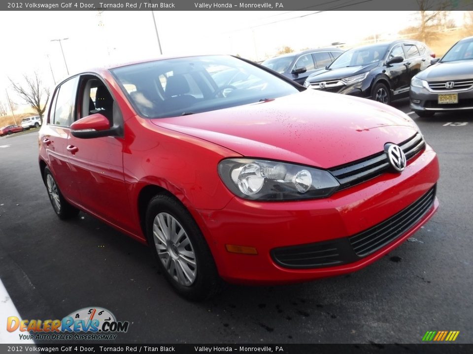 Front 3/4 View of 2012 Volkswagen Golf 4 Door Photo #4