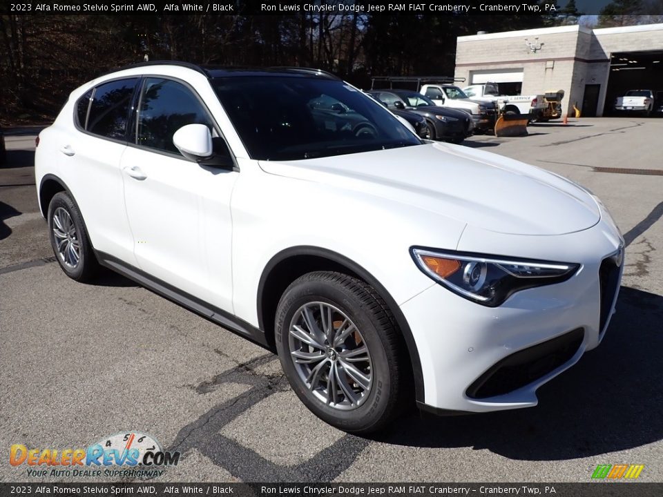 Front 3/4 View of 2023 Alfa Romeo Stelvio Sprint AWD Photo #8