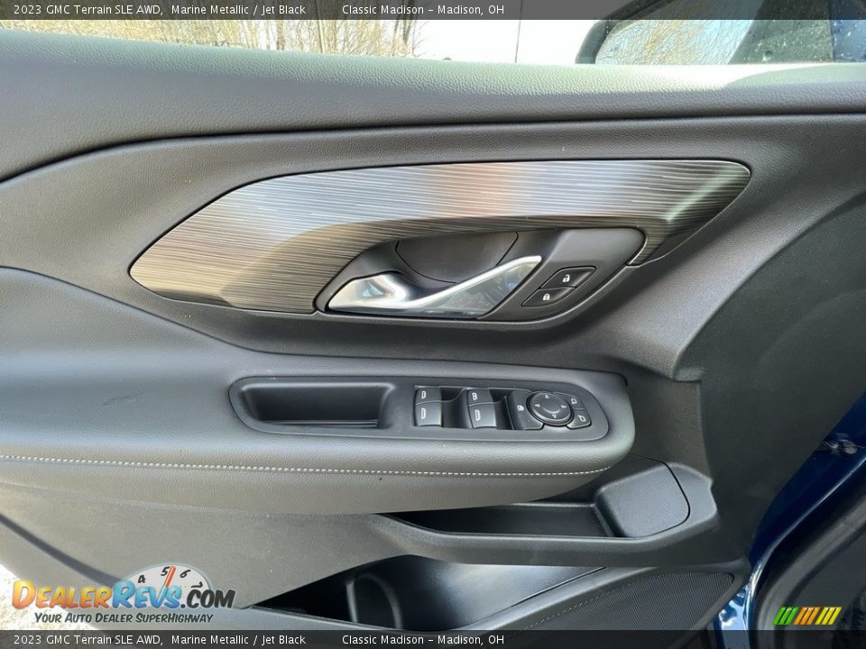 Door Panel of 2023 GMC Terrain SLE AWD Photo #8
