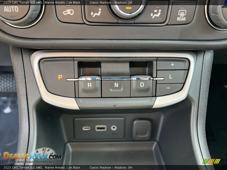 Controls of 2023 GMC Terrain SLE AWD Photo #14