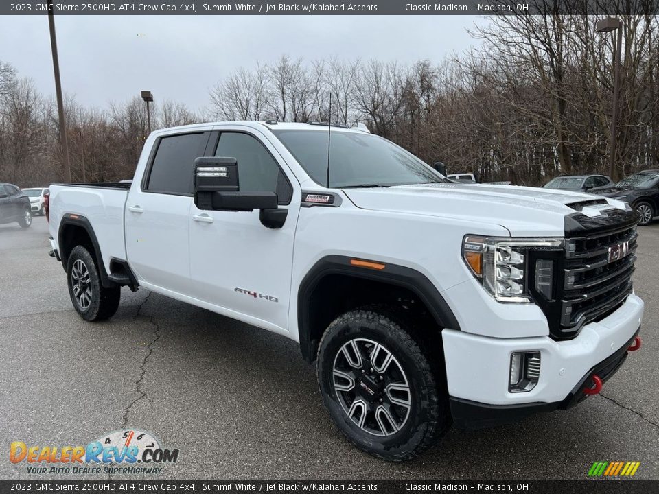 Front 3/4 View of 2023 GMC Sierra 2500HD AT4 Crew Cab 4x4 Photo #4