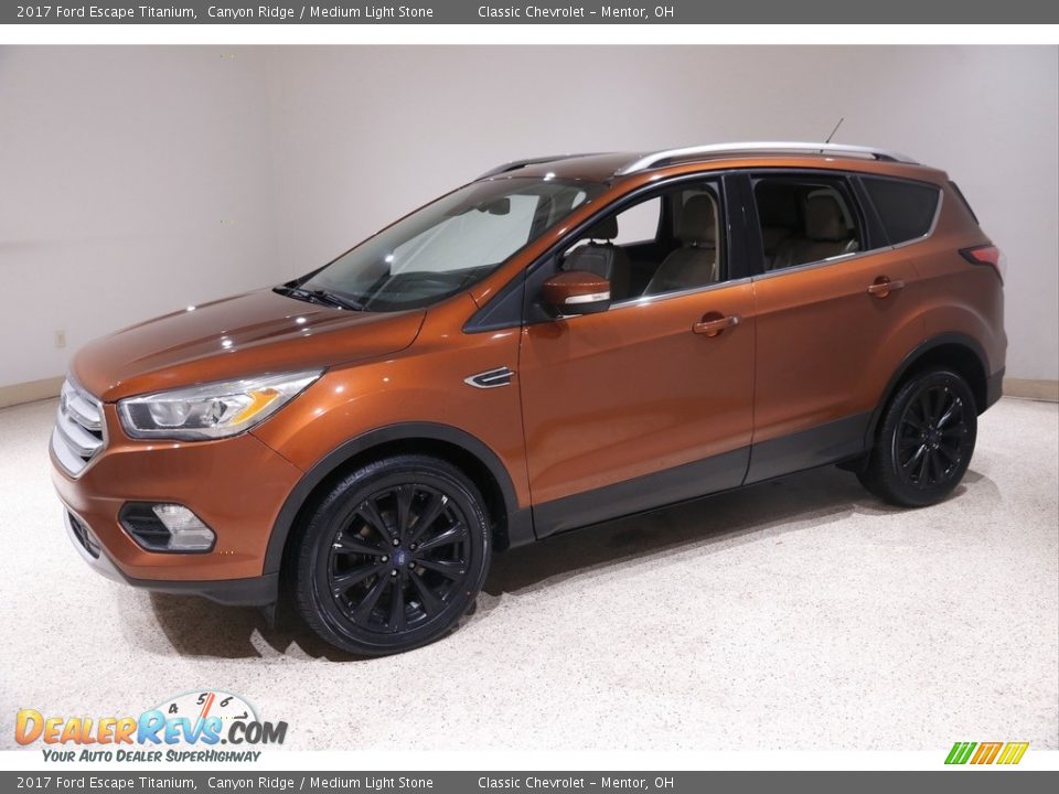 Front 3/4 View of 2017 Ford Escape Titanium Photo #3