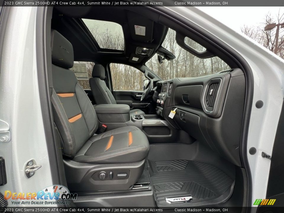 Front Seat of 2023 GMC Sierra 2500HD AT4 Crew Cab 4x4 Photo #19