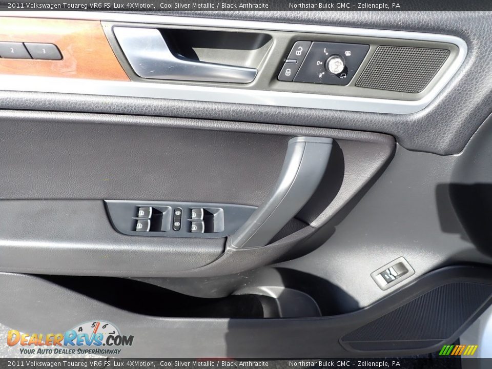 2011 Volkswagen Touareg VR6 FSI Lux 4XMotion Cool Silver Metallic / Black Anthracite Photo #20
