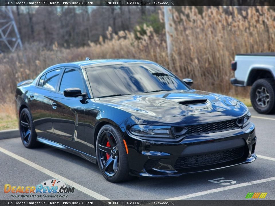 Front 3/4 View of 2019 Dodge Charger SRT Hellcat Photo #3