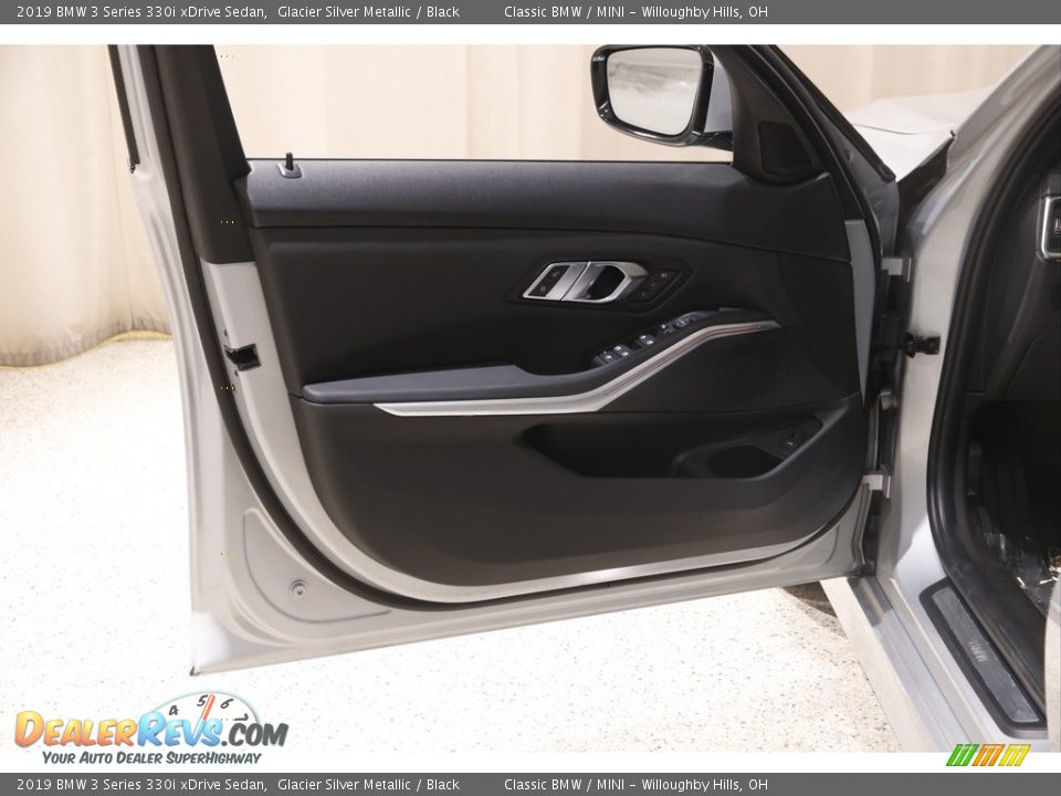 2019 BMW 3 Series 330i xDrive Sedan Glacier Silver Metallic / Black Photo #4