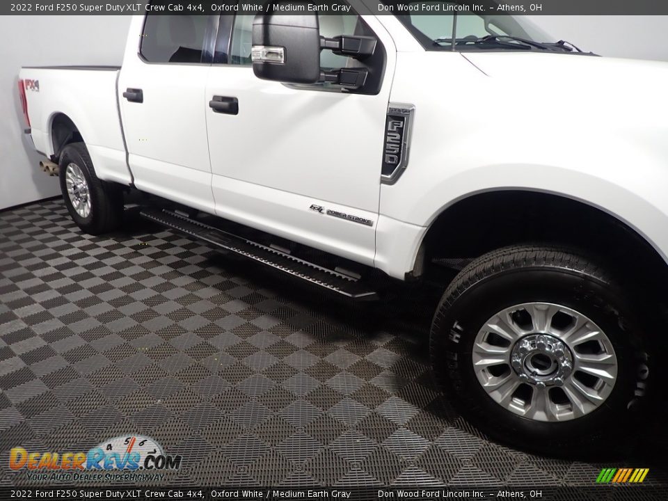 2022 Ford F250 Super Duty XLT Crew Cab 4x4 Oxford White / Medium Earth Gray Photo #4